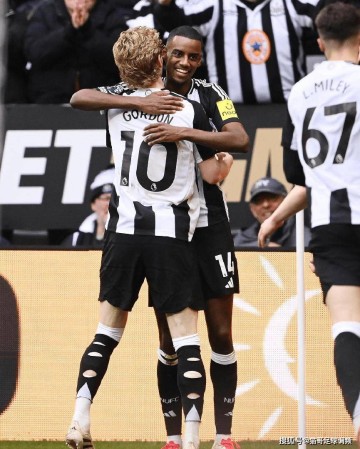 纽卡斯尔联4-3逆转诺丁汉森林,伊萨克双响终止两连败