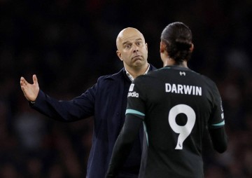 欧冠夺冠大热前二抽中强敌：斯洛特遭巴黎挑战，安帅叹息又是他