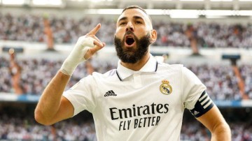 莱万欧冠淘汰赛34球，并列第三，C罗遥不可及，梅西表现如何？